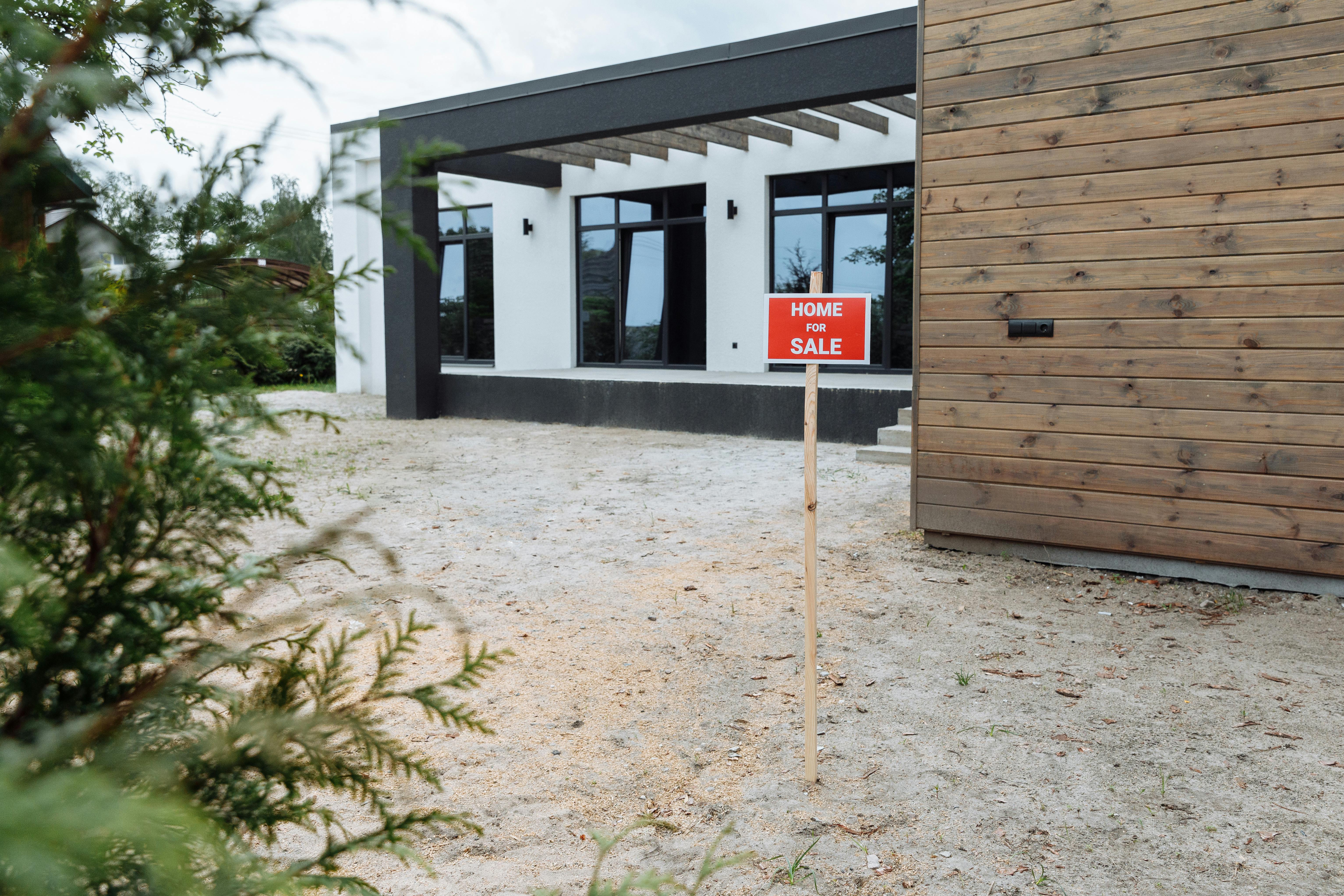 Housing Market Cools — Mortgage Rates Hit 7.5%, Slowing Home Sales